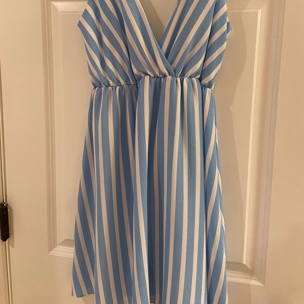 Dress - Picture 4 of 4